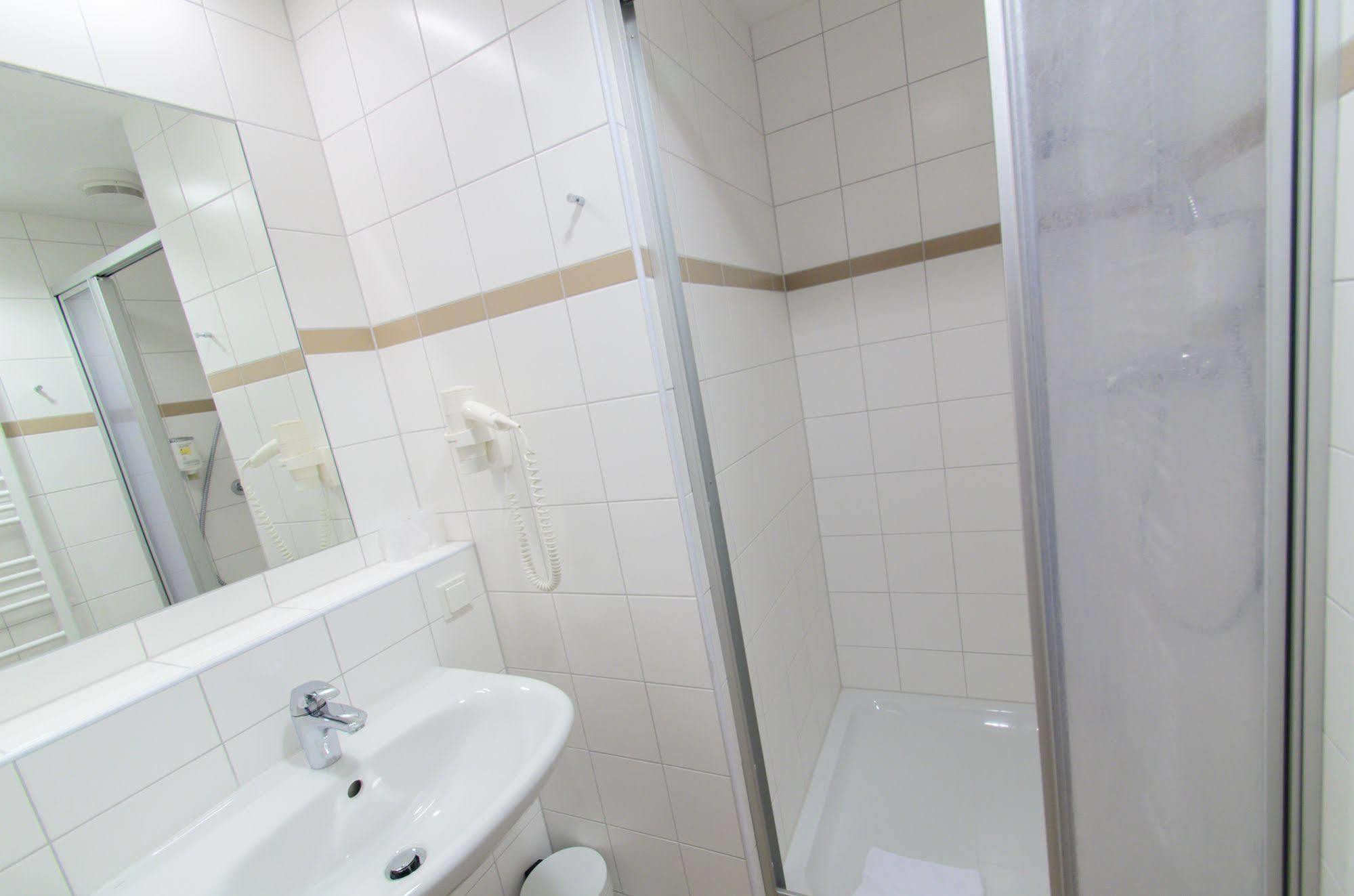 Jufa Hotel Knappenberg Ober-Gossen エクステリア 写真