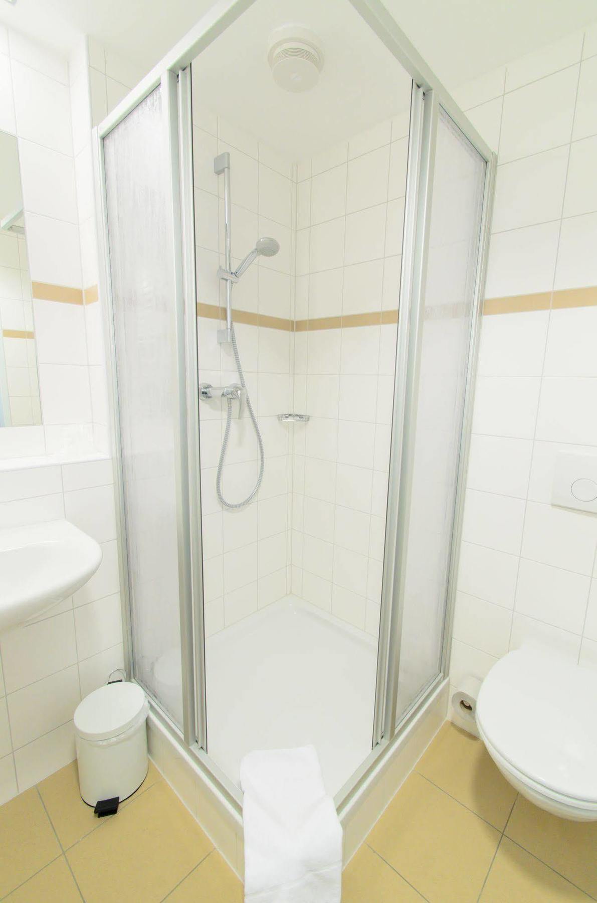 Jufa Hotel Knappenberg Ober-Gossen エクステリア 写真